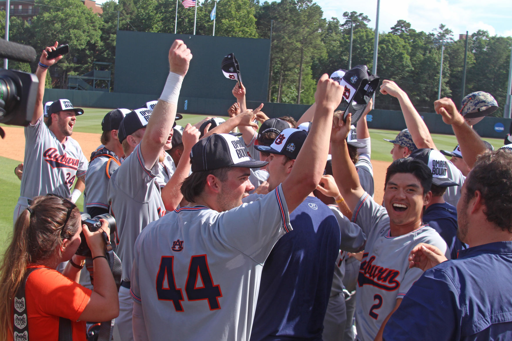 Auburn celebrates Super Regional win, College World Series berth